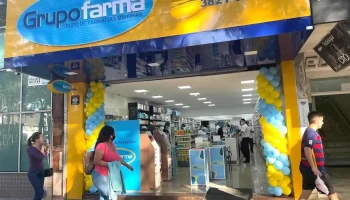 Farmácia e Drogaria Teixeira Loja 4 - Praça Dr. Augusto Silva, Lavras - Mg - Lavras